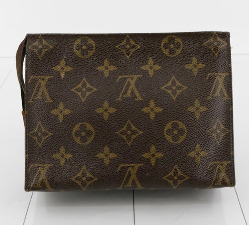 Louis Vuitton Toiletry 19