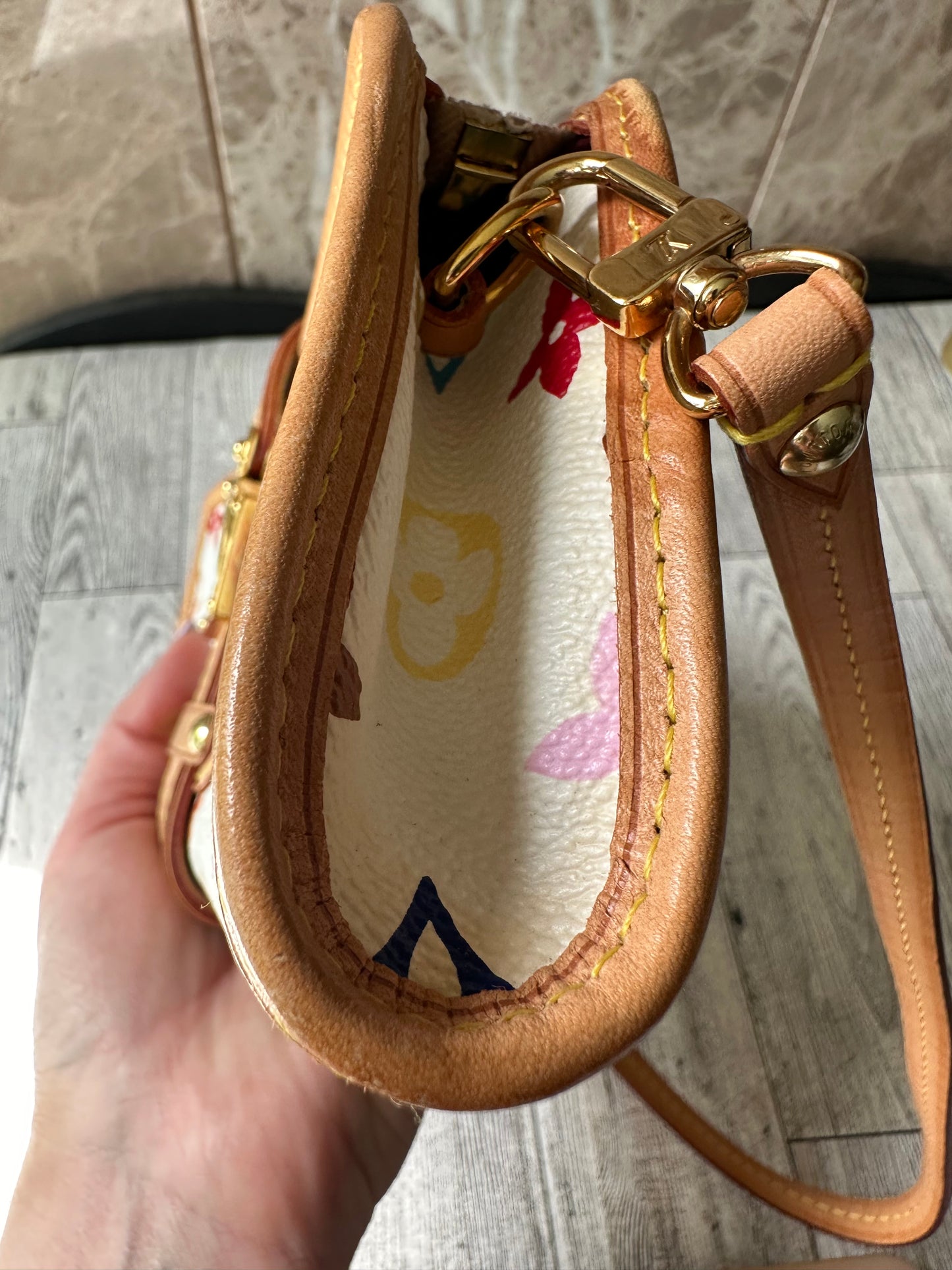 Louis Vuitton Shirley pochette