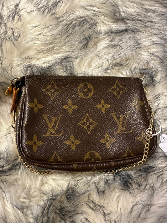 Louis Vuitton mini pochette accessories